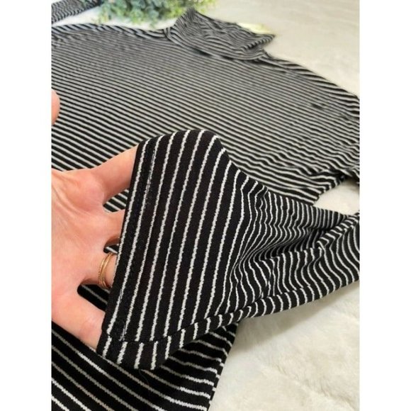 Olivia Rae size S turtleneck tee - Picture 5 of 6